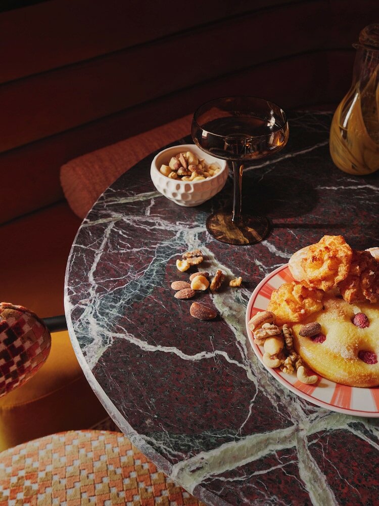 Фото Ember Locke Kensington