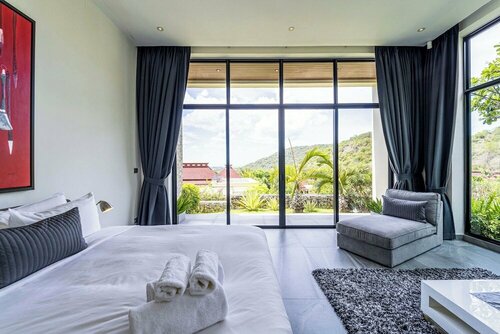 Гостиница Luxury Villa with Stunning Views - Pjl