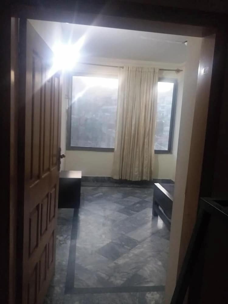 Фото Kashmir Inn Hotel Muzaffarabad