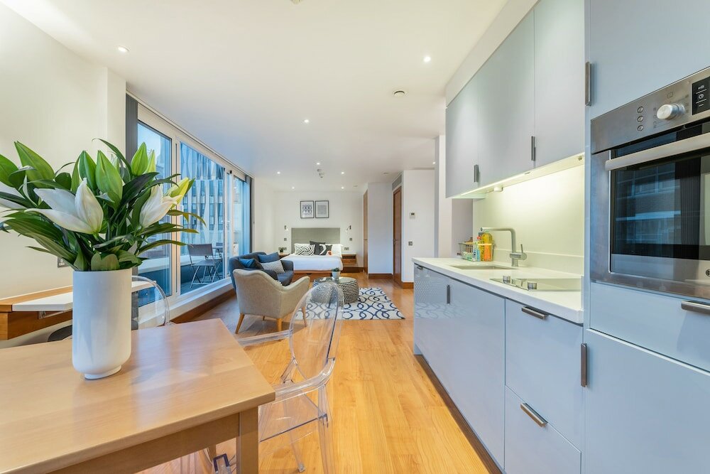 Фото Tower Hill City Centre Luxury Apartments