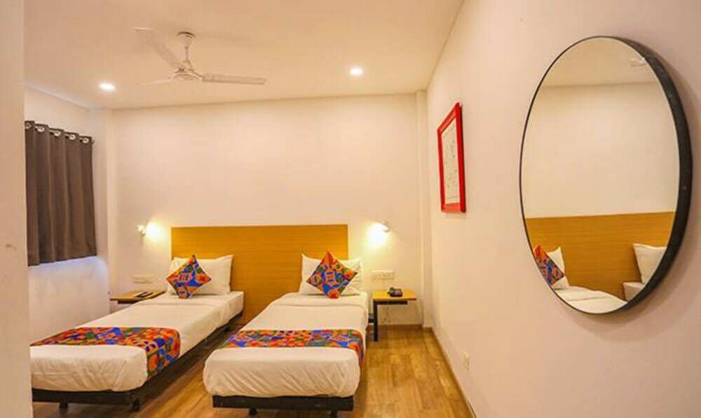 Фото Fabhotel F9 Paschim Vihar