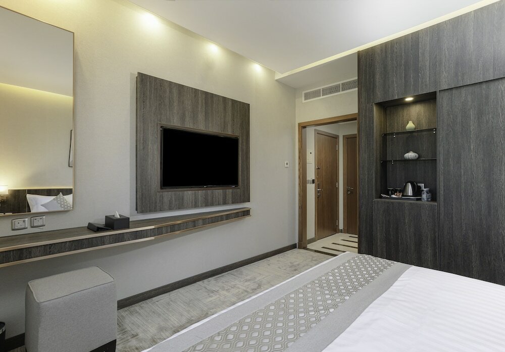 Фото The Seasons Hotel