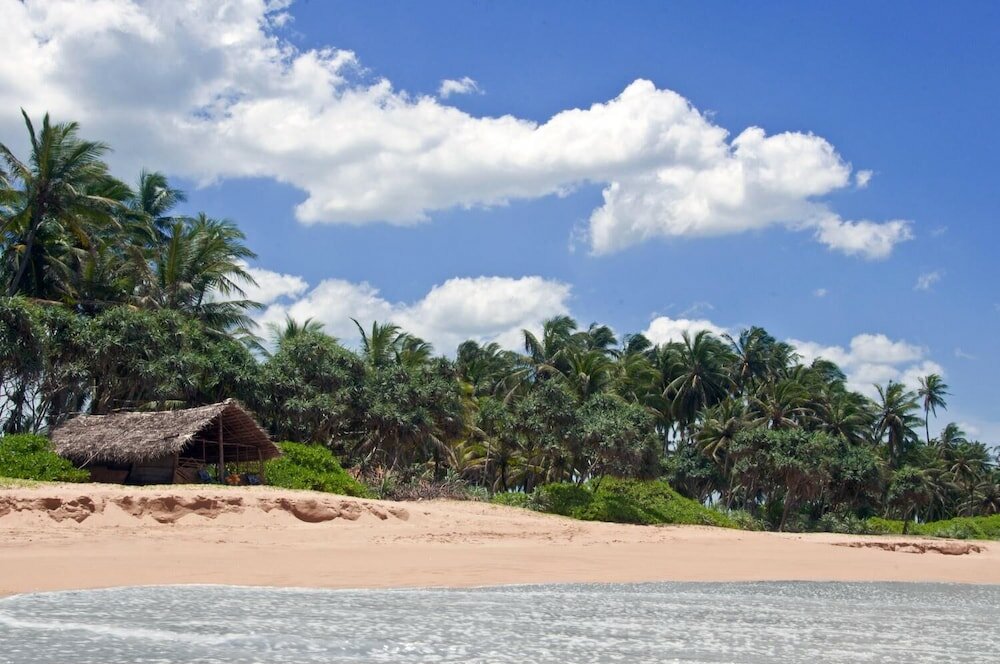 Фото Sanjis The Seaside Cabanas