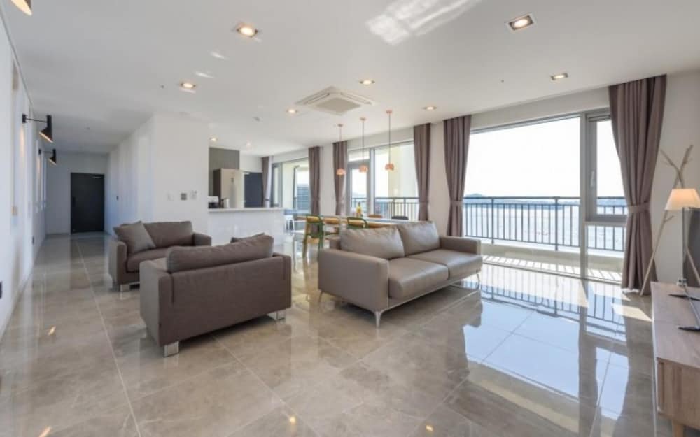 Фото Yeosu Grida Resort Pension