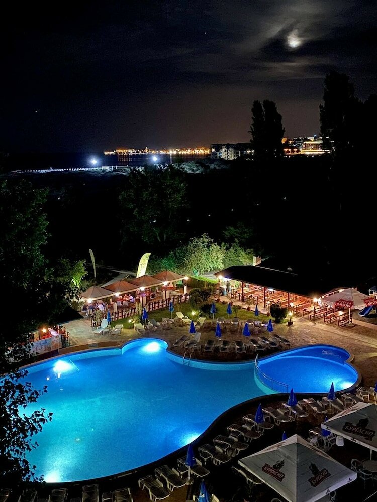 Фото отеля 2