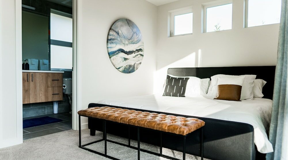 Фото Sky Mark Lux 2 - Seattle's Best Modern 3bd HomeTel