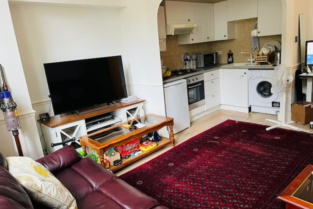 Фото Comfortable 2 Bedroom Apartment in West London