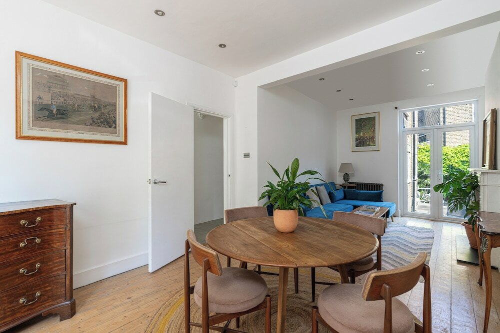 Фото Picturesque house with patio