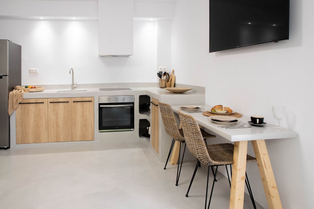 Фото Pebble Luxury Suite by the Sea