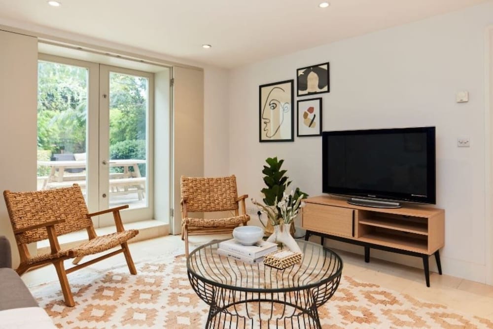 Фото The Brimmington Park Escape - Lovely 3bdr House With Study Room + Garden