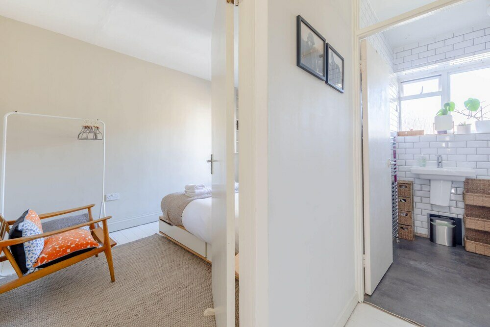 Фото Lovely 2bd House With Garden - Islington