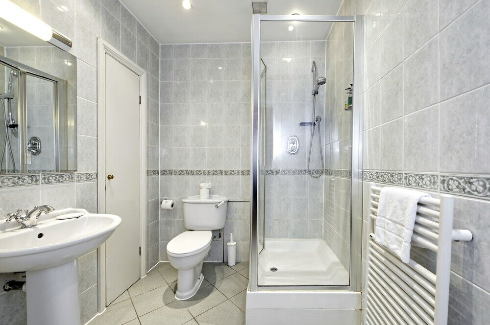 Фото Historic Whitehall Flat in Sw1 by Underthedoormat