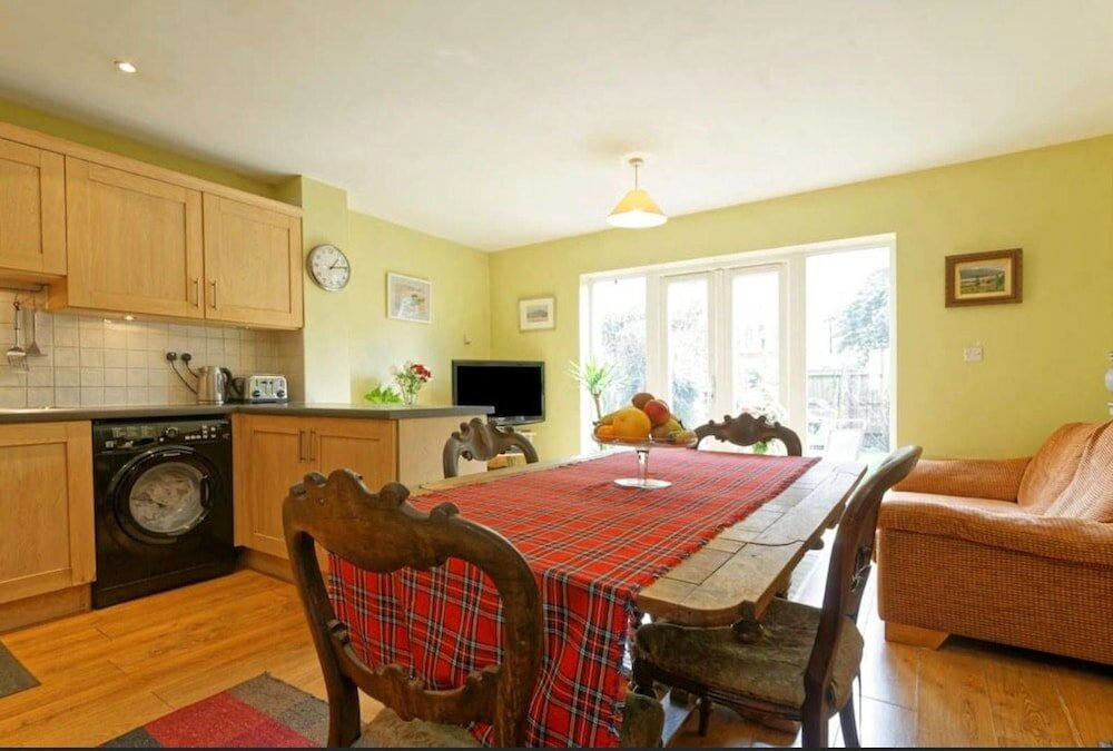 Фото Lynbrook Guests House