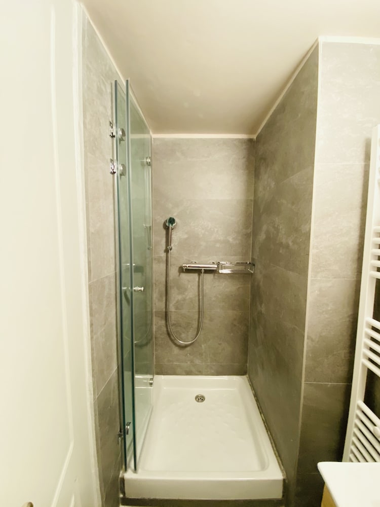 Фото Central Syntagma Square Studio in Athens - Shell