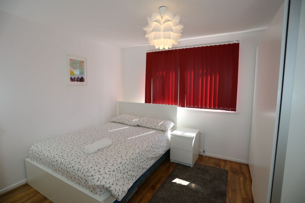 Фото Beautiful 3 Beds House - Thamesmead