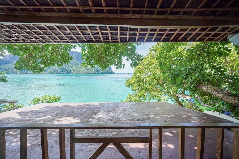 Фото Phi Phi Cozy Seafront Resort