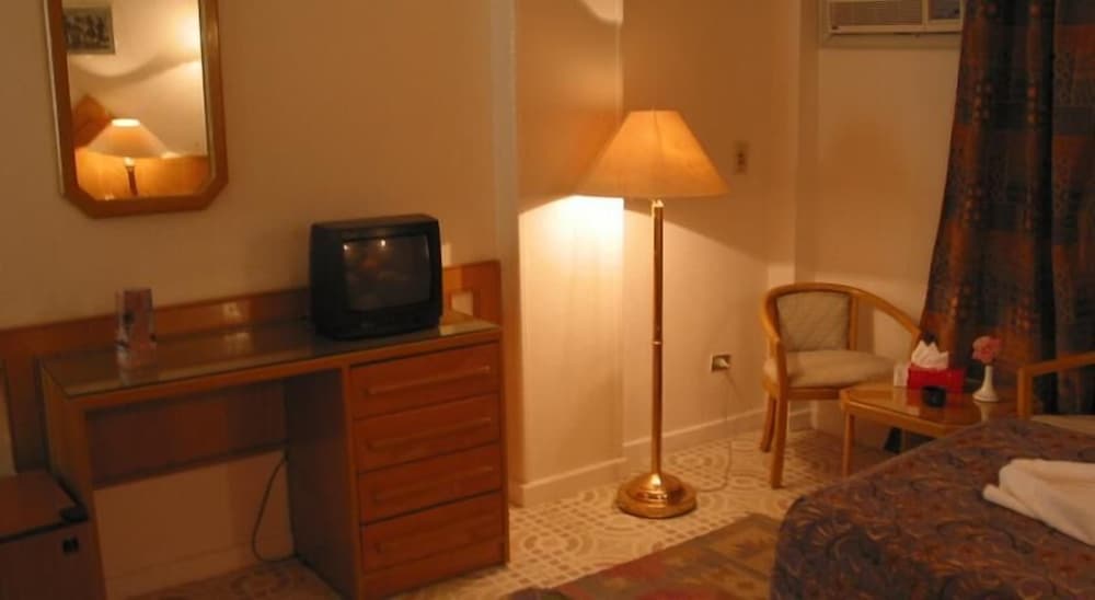 Фото Karnak Hotel