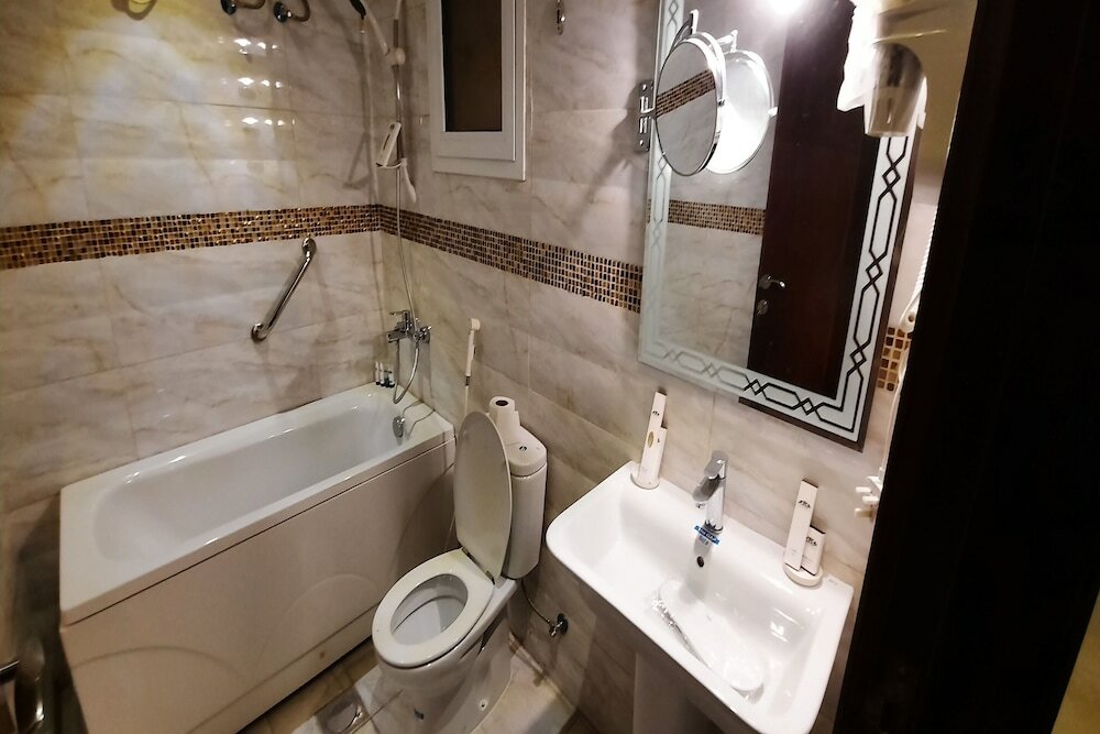 Фото The Blue Rose Hotel - الورده الزرقاء للوحدات السكنيه