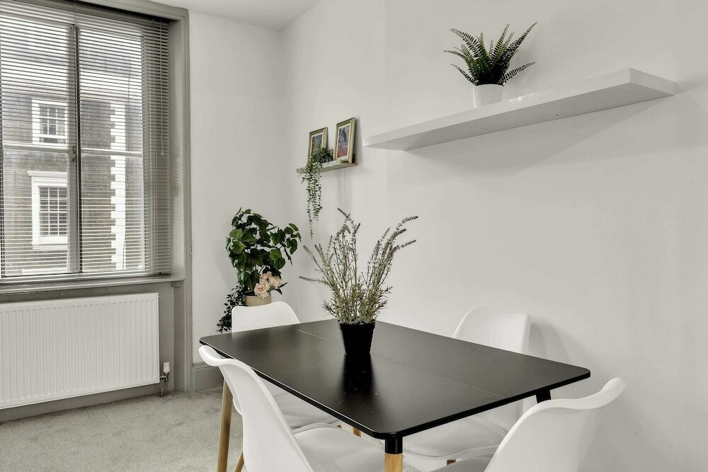 Фото Beautiful And Charming Paddington Apartment