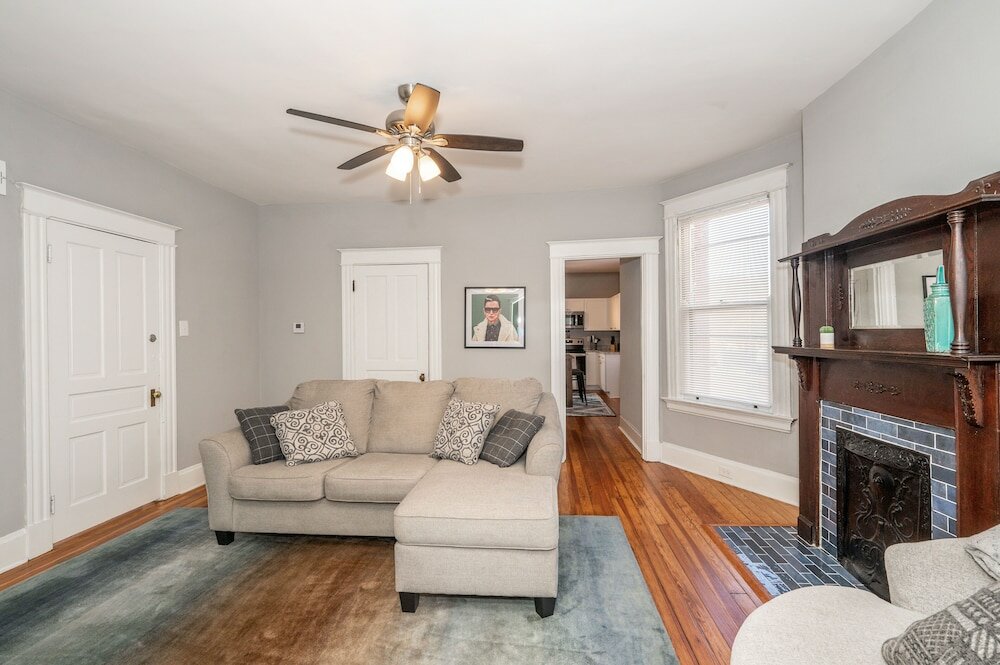 Фото Suites on Main 2