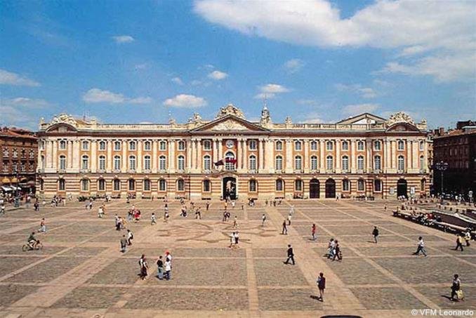 Фото Holiday Inn Express Toulouse Airport