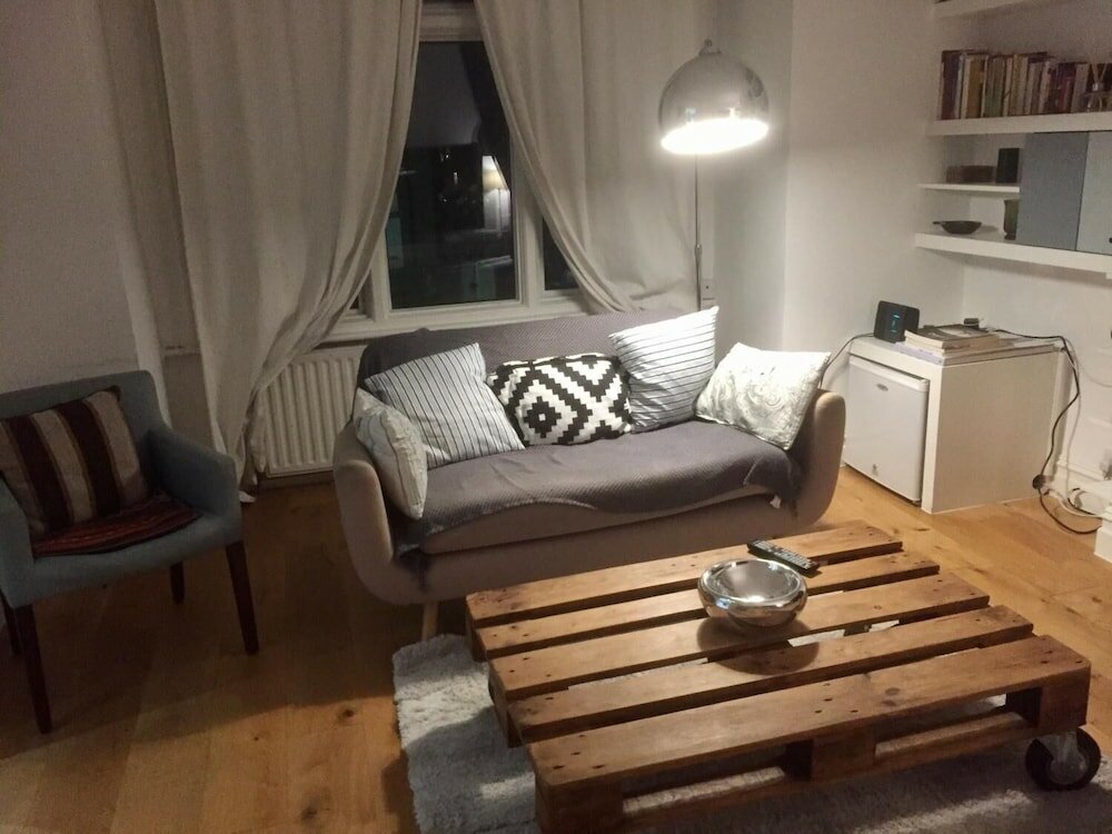 Фото Wilde Victorian Room & private Bathroom