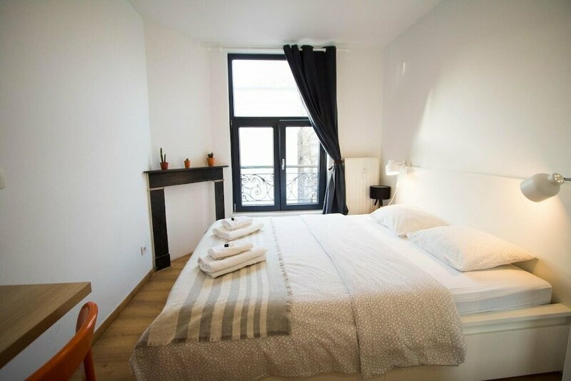 Гостиница Unit 9 - Vibrant Room Near Avenue Louise Best Location