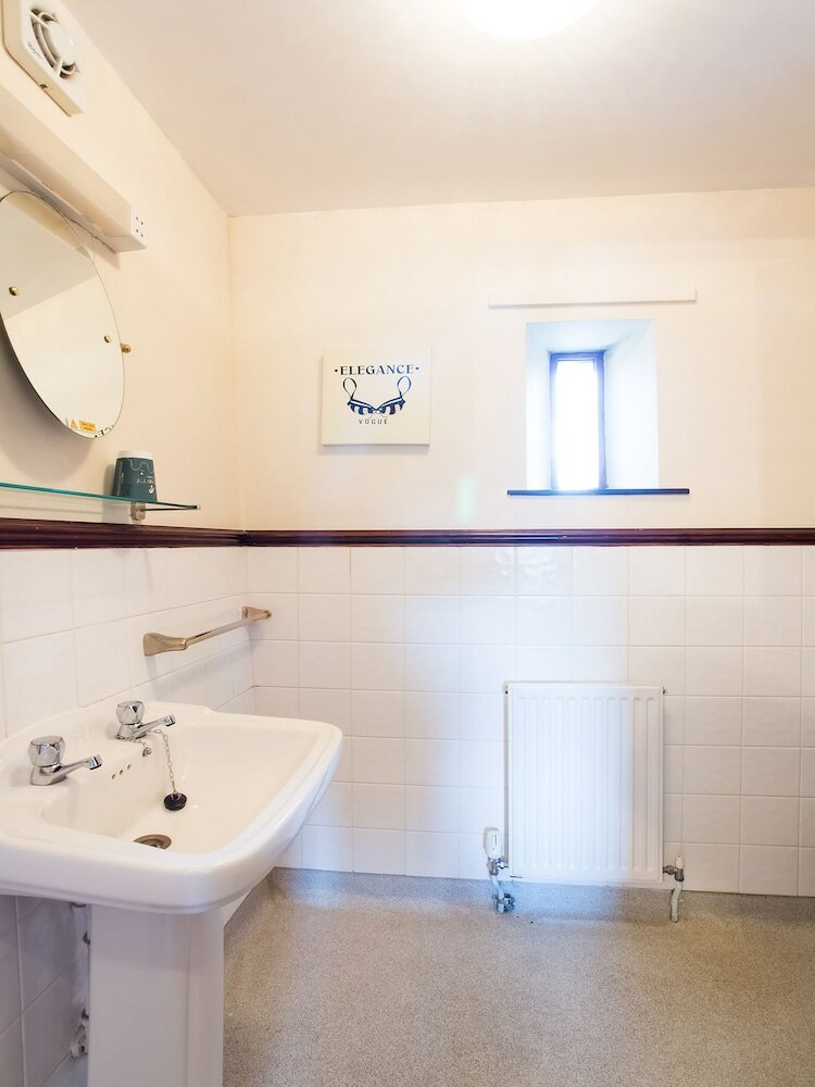 Фото Oyo Ye Olde Bowling Green Inn