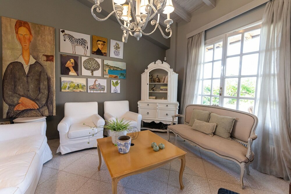 Фото Serene Seaside Bliss - Lush & Secluded Garden Oasis