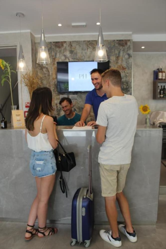 Фото B&b Primrose Residence Hotel