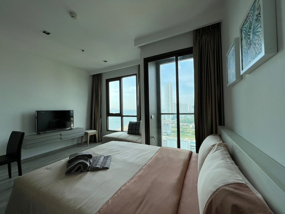 Фото Aeras Beachfront Jomtien Pattaya