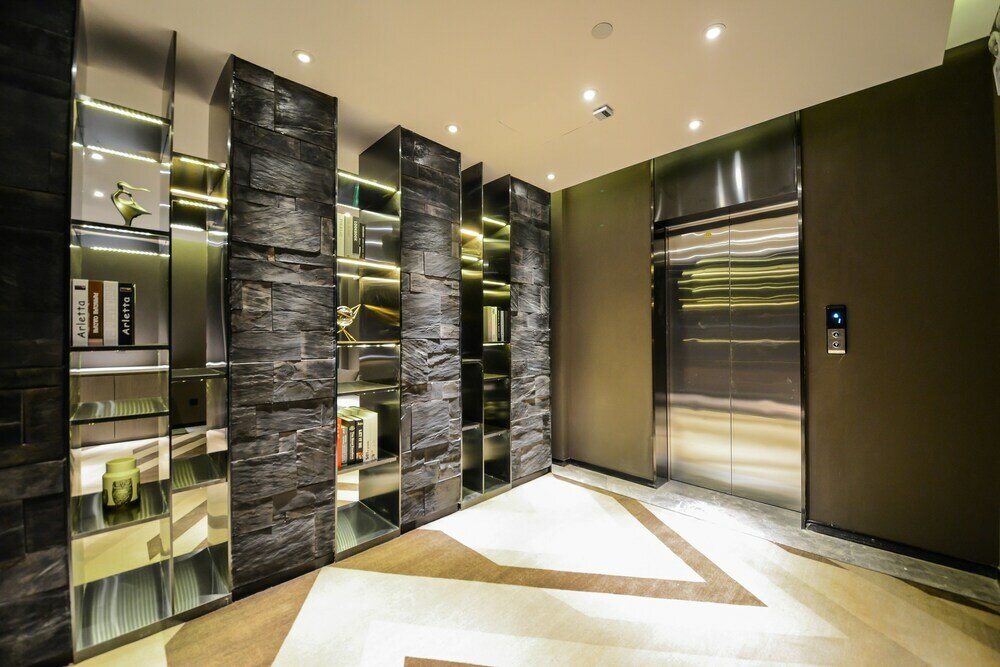 Фото Miju House Gubei-a small white building beside Shanghai oil painting sculpture institute