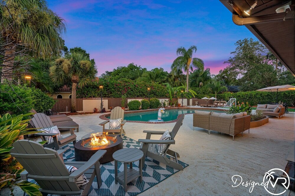 Фото 8 Br Heated Pool & Soccer Field