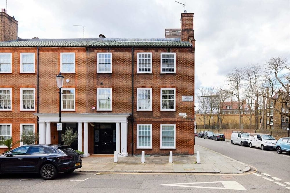 Фото The Chelsea Escape - Spacious 5bdr Flat With Garden