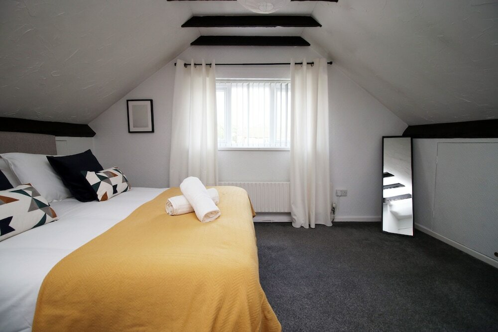 Фото Becky's Bungalow by Tŷ Sa - New Sleeps 8