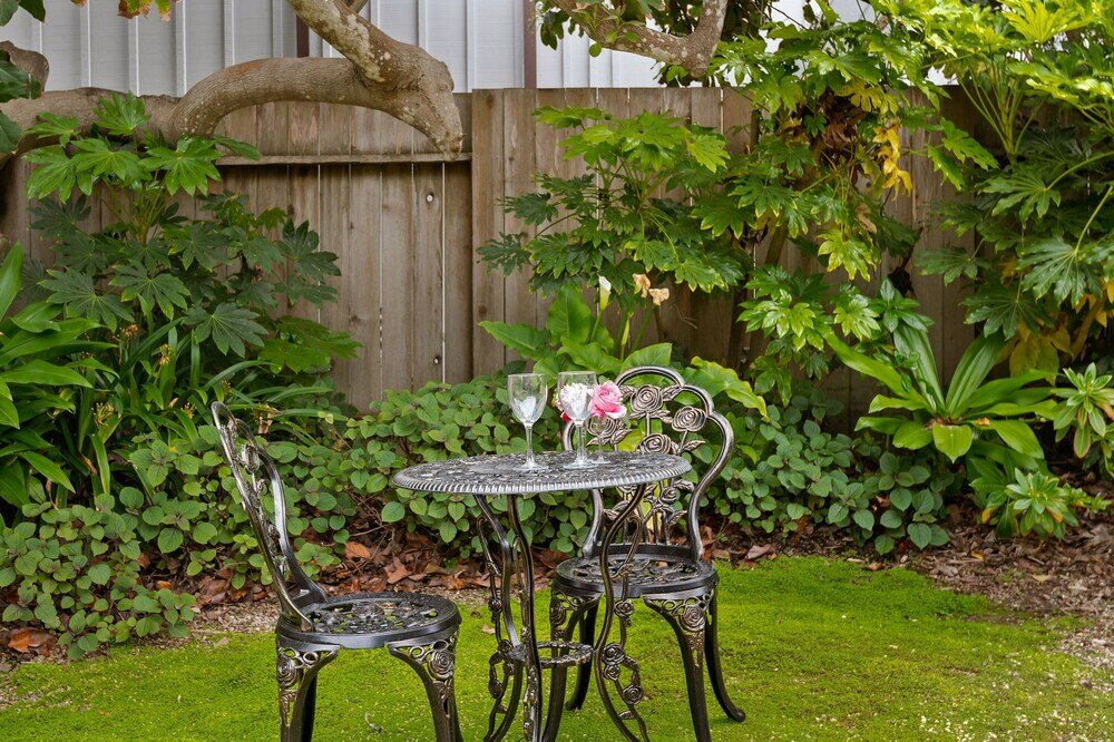 Фото Padaro Midcentury Beach & Garden