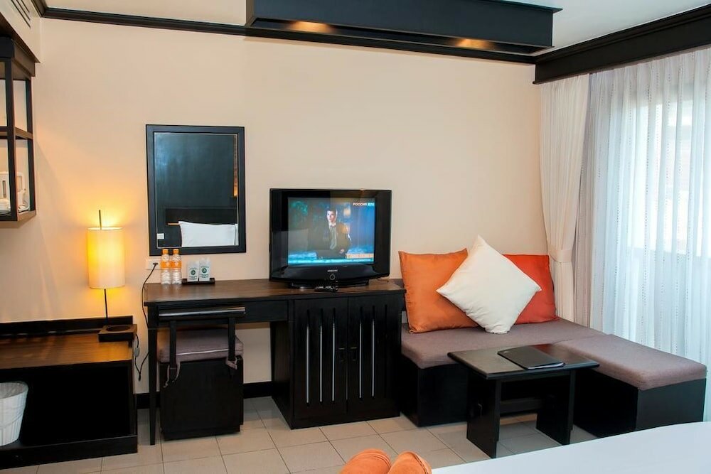 Фото Rattana Karon Beach Hotel