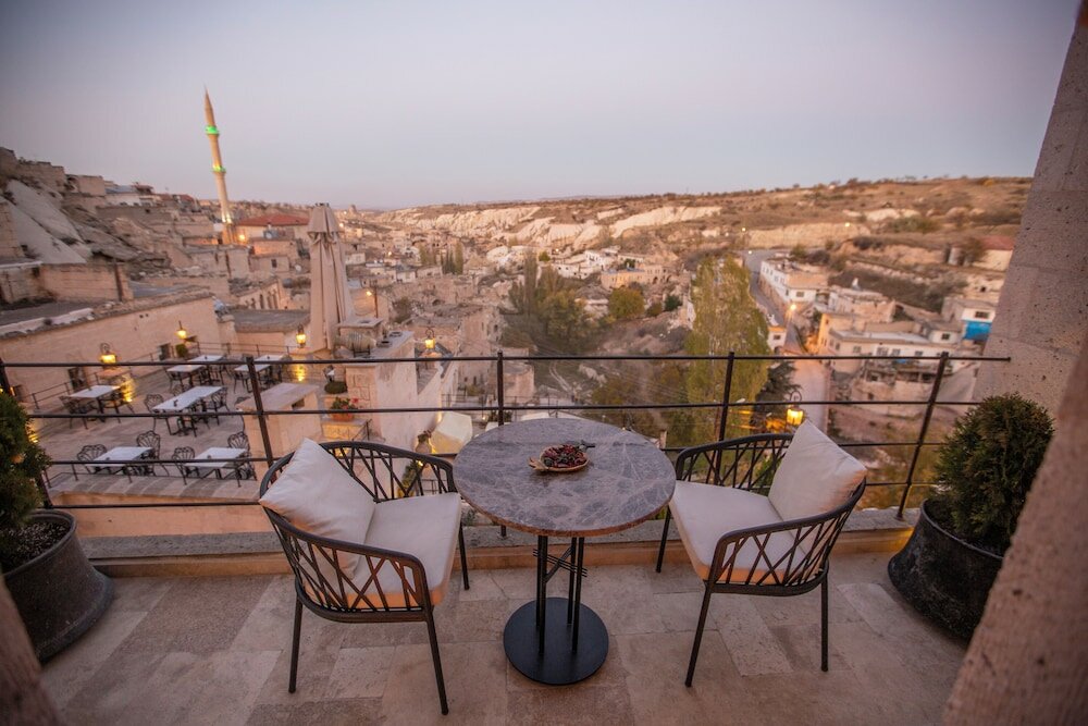 Фото Nino Cave Suites