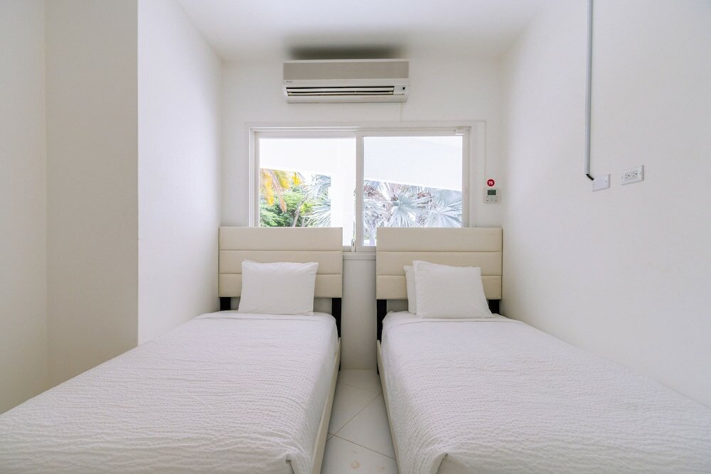 Фото Ocean Front 7-bedroom 7-bath Sunset Views Malmok!