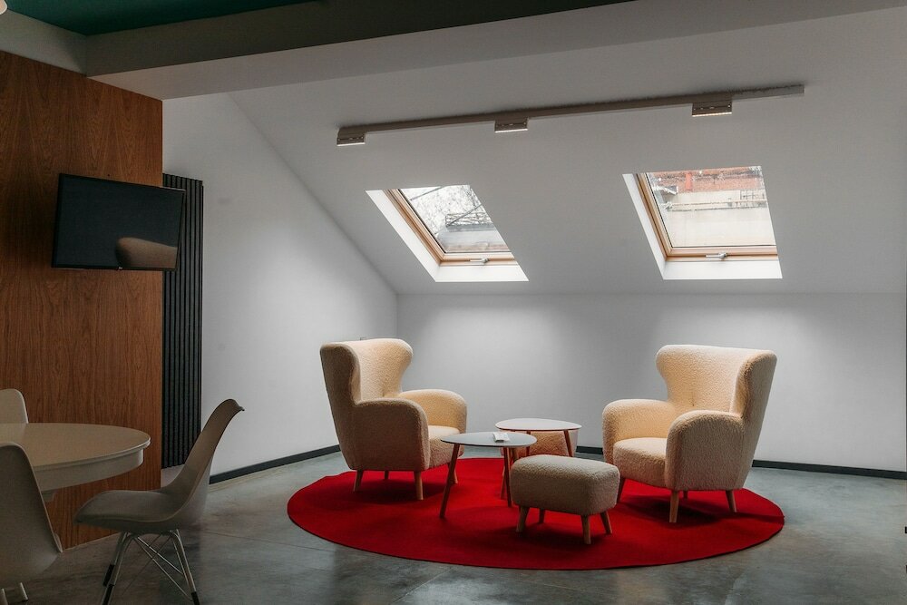 Фото Urban Apartments 17 Executive Suits