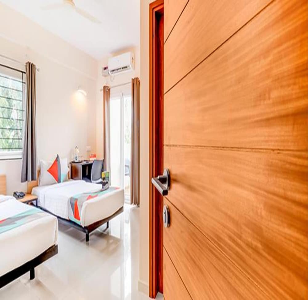 Фото Fabhotel Bsr Inn