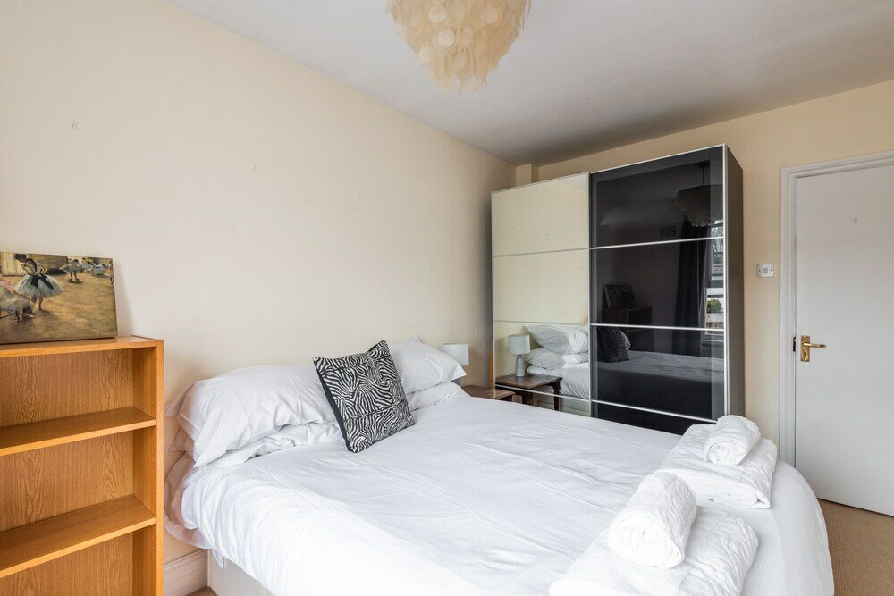 Фото Panoramic Family Home in Maida Vale