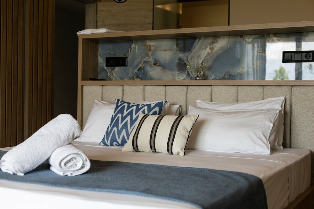 Фото Mythic Summer Hotel