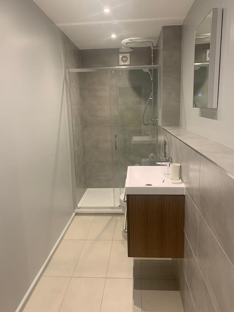 Фото Luxurious Apts in Hackney near Train Stn