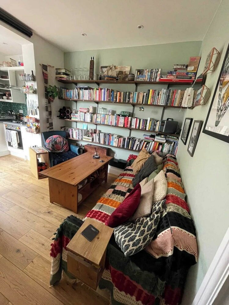 Фото Snug 1bd Flat With Balcony - Stoke Newington