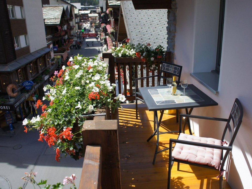 Фото Alpine Lodge