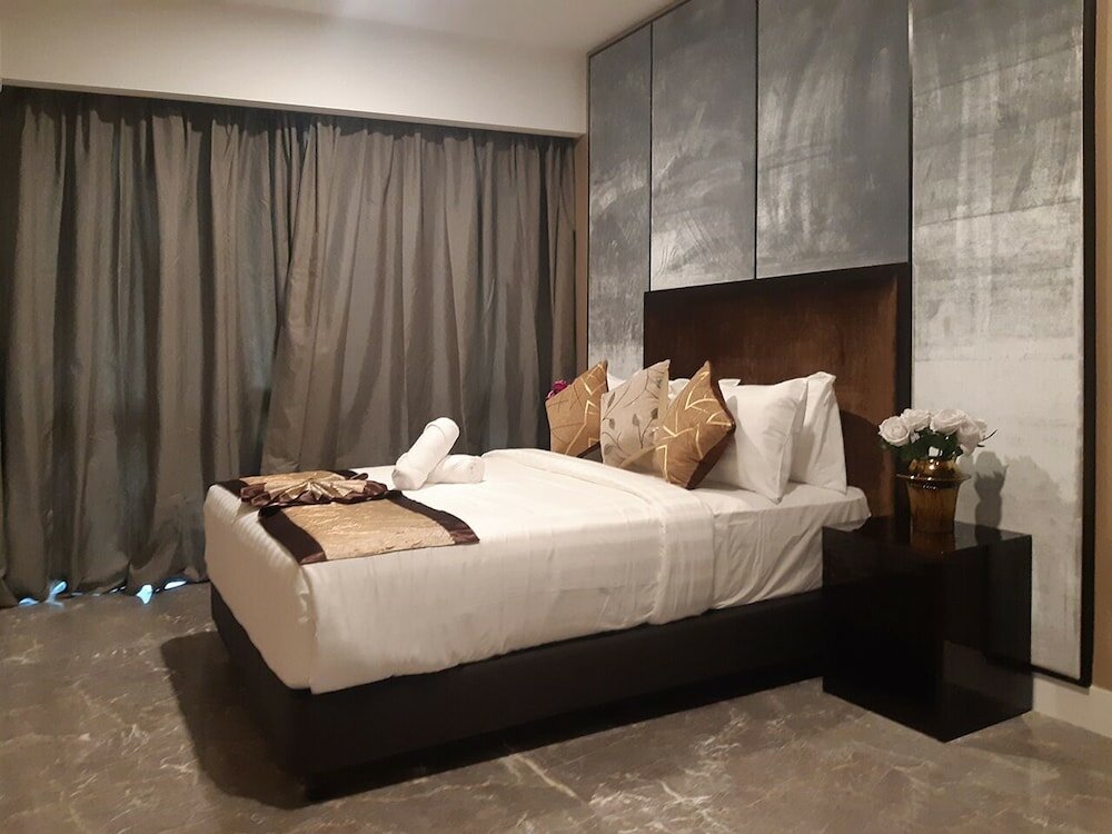 Фото The Hollwood Suites at Platinum