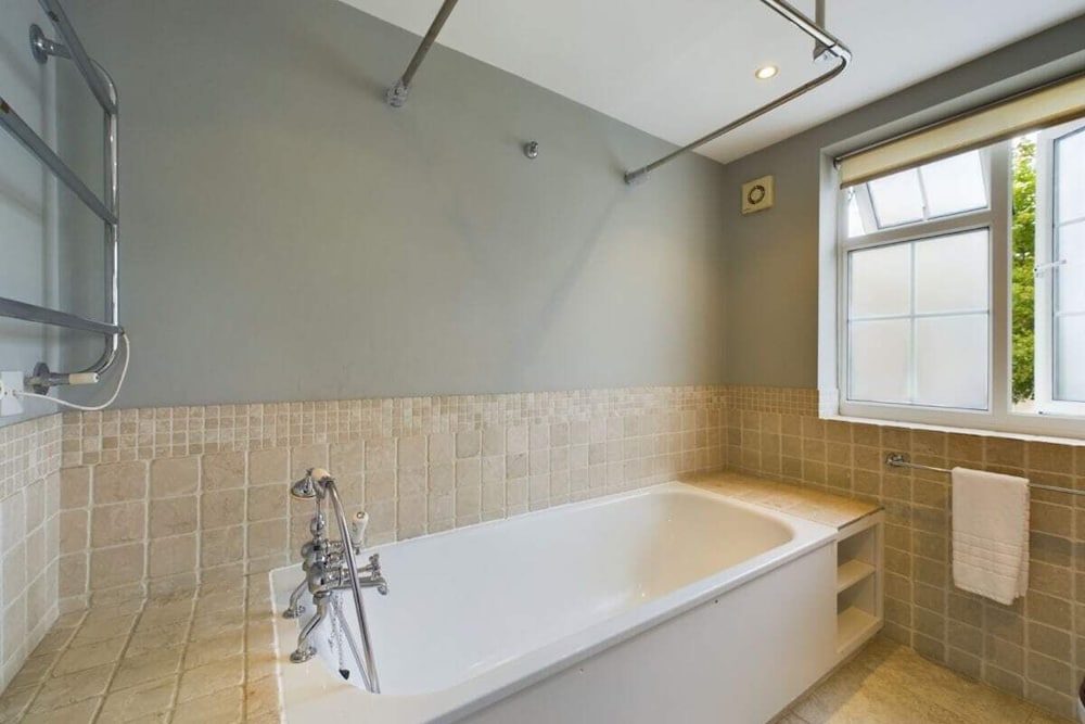 Фото The Richmond Park Hideaway - Cozy 5bdr House With Garden + Rooftop Terrace