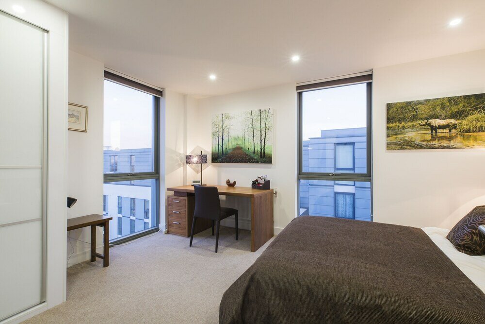 Фото Altido Trendy Islington Flat for 2 with Patio