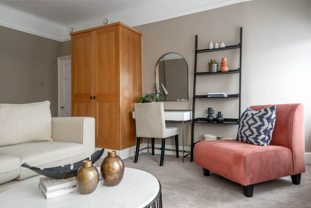 Фото 5 Doughty Street